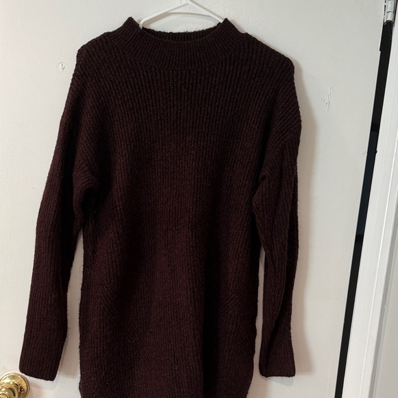 Old Navy Women's Dark Burgundy Turtleneck Sweater - Picture 1 of 5